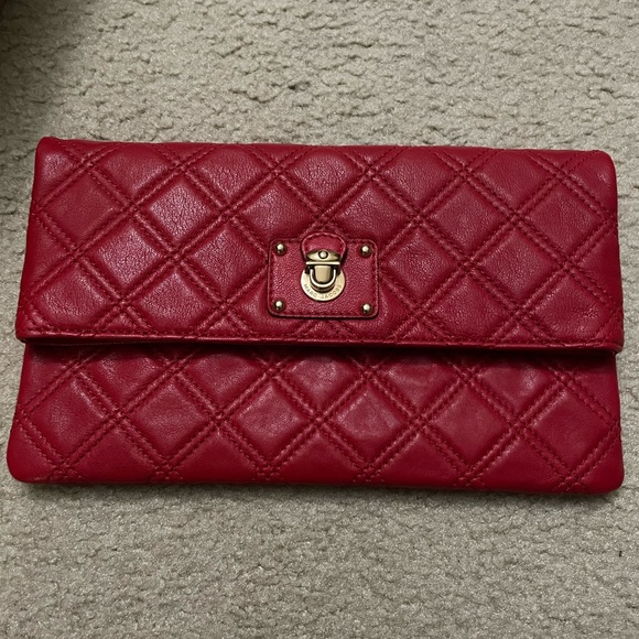 Marc Jacobs Handbags - Marc Jacobs Quilted Leather Eugenie Clutch